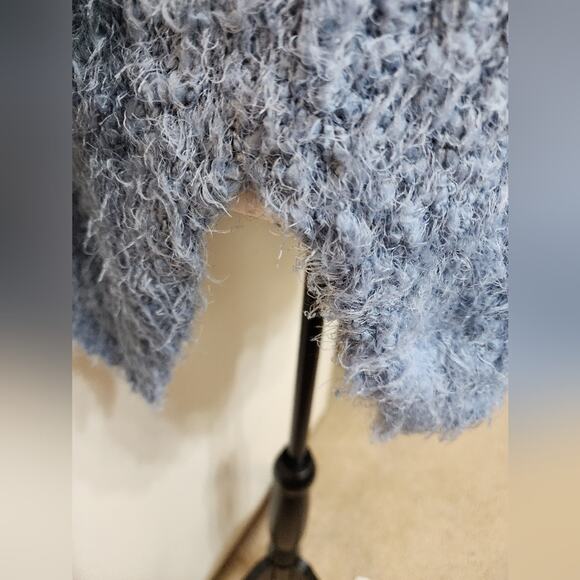 Love Tree Boucle Blue V-Neck Sweater, Size X-Large - Picture 2 of 10